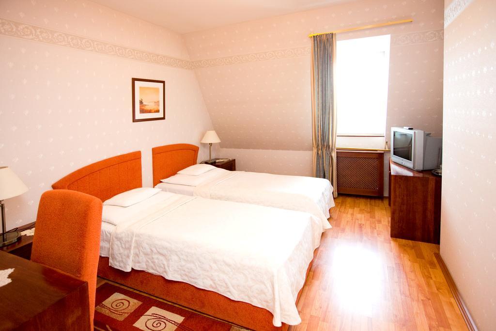 Goecsej Palatinus Etterem Es Panzio Aparthotel Zalaegerszeg Room photo