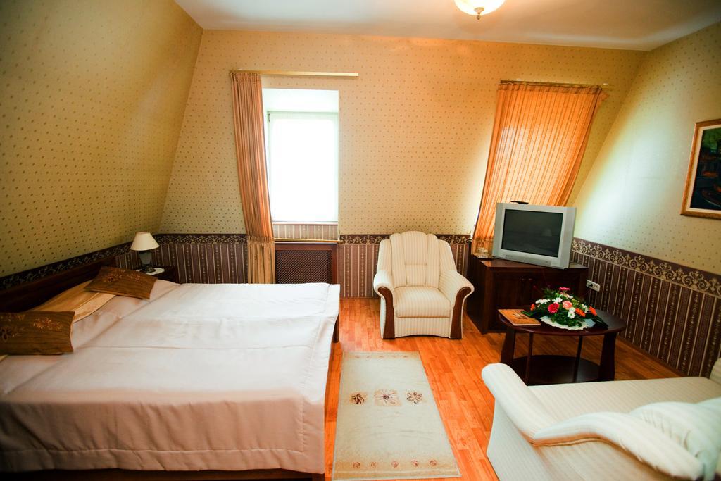 Goecsej Palatinus Etterem Es Panzio Aparthotel Zalaegerszeg Room photo