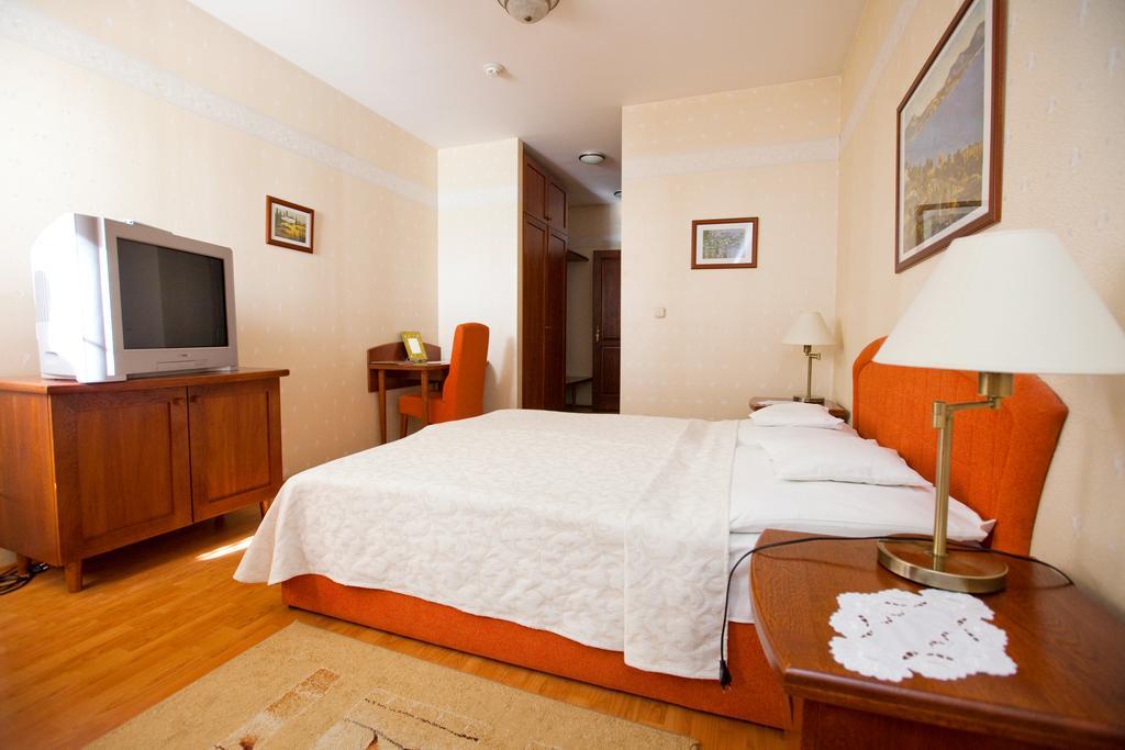 Goecsej Palatinus Etterem Es Panzio Aparthotel Zalaegerszeg Room photo