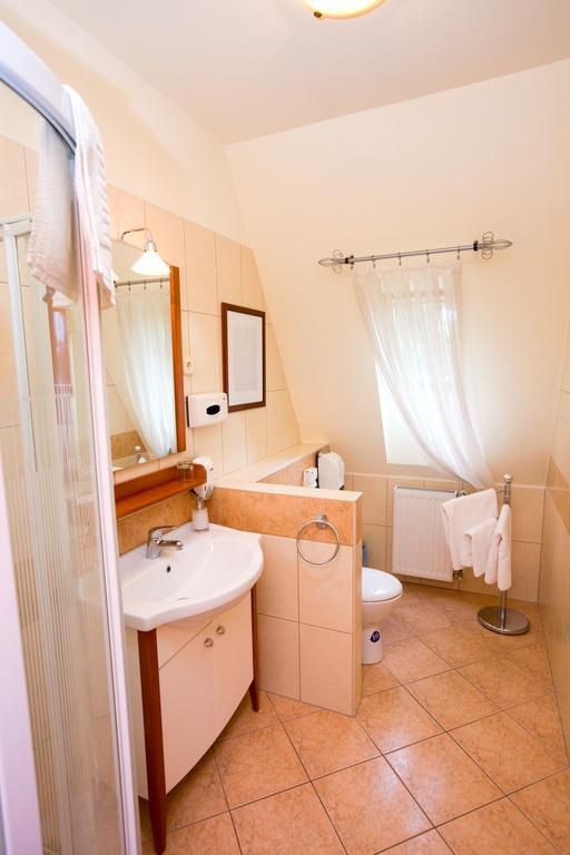 Goecsej Palatinus Etterem Es Panzio Aparthotel Zalaegerszeg Room photo