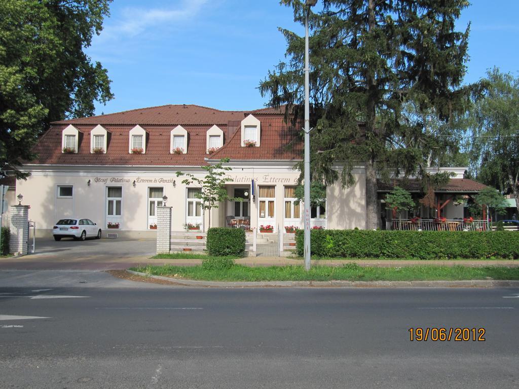 Goecsej Palatinus Etterem Es Panzio Aparthotel Zalaegerszeg Exterior photo